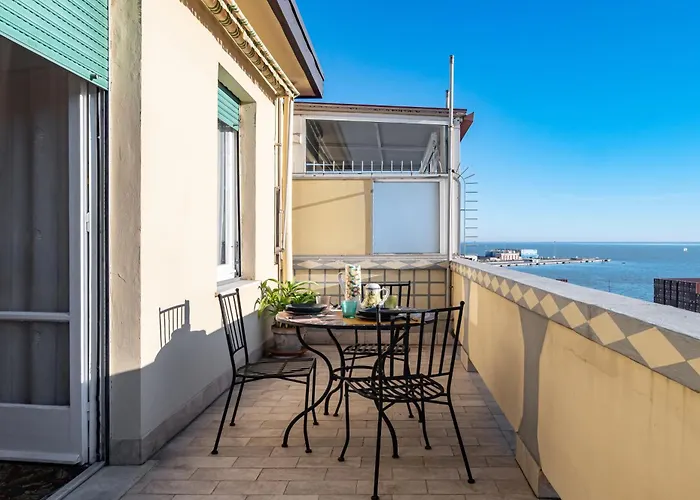 Guesthost - The Sailor's Terrace - Cozy Apt! * Специя