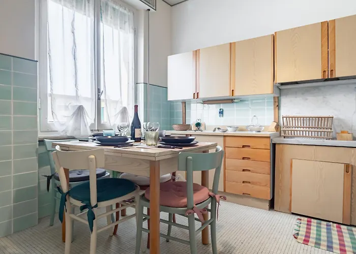 Guesthost - The Sailor's Terrace - Cozy Apt! *