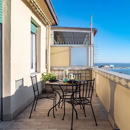 Guesthost - The Sailor's Terrace - Cozy Apt! * La Spezia