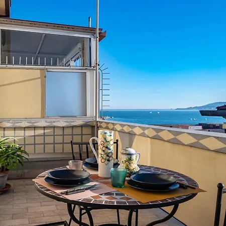 Daire Guesthost - The Sailor's Terrace - Cozy Apt! *